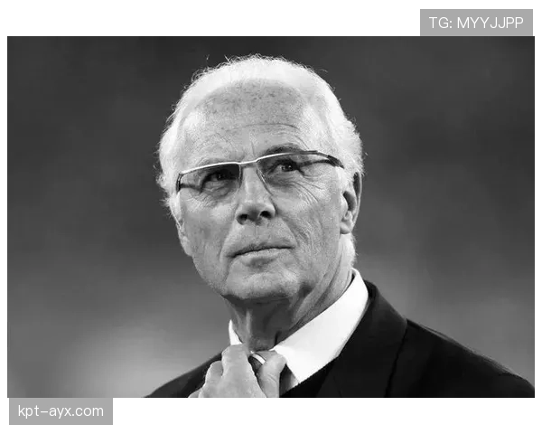 贝肯鲍尔控球技艺再引热议，传奇巨星赛场影响力历久弥新