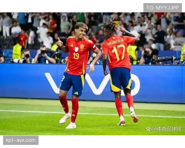 埃默森·帕尔梅拉助阵，英超新星闪耀赛场，助力球队稳居前四