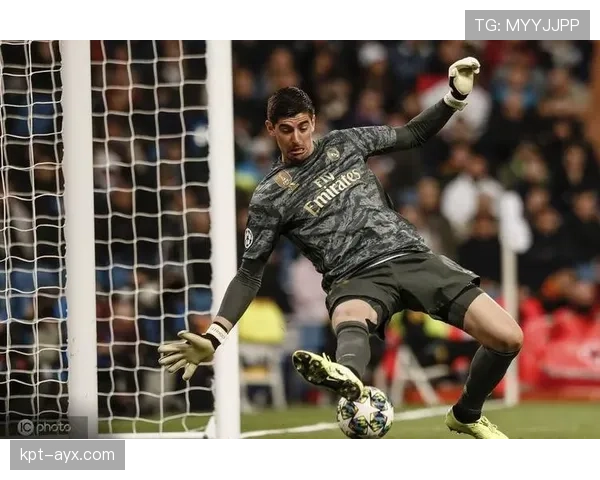 库尔图瓦荣膺西甲零封王，稳定发挥彰显顶级门将实力